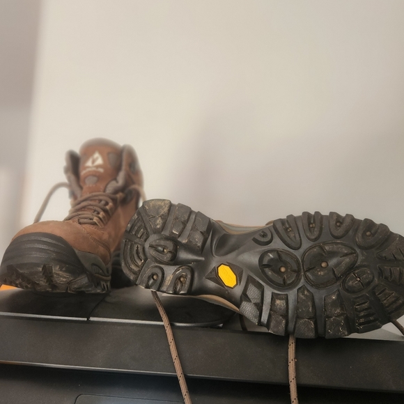 Vasque GoreTex hiking boots - Picture 2 of 4